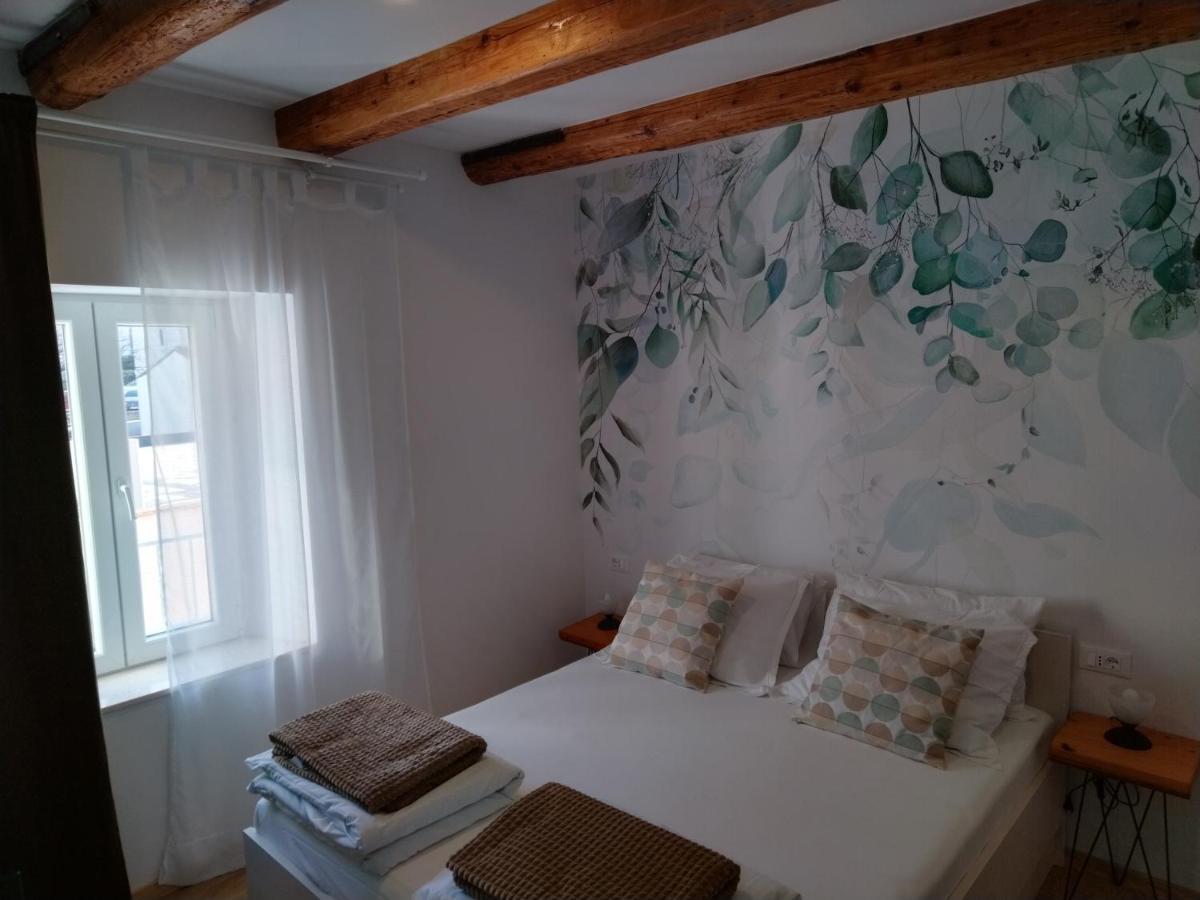 Sumic Harbour View Apartment Makarska